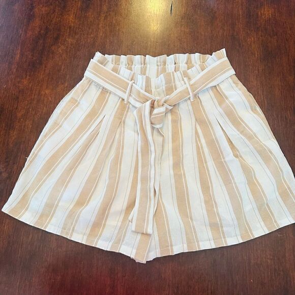 Francesca striped Alya shorts with tie waist. - Picture 5 of 7